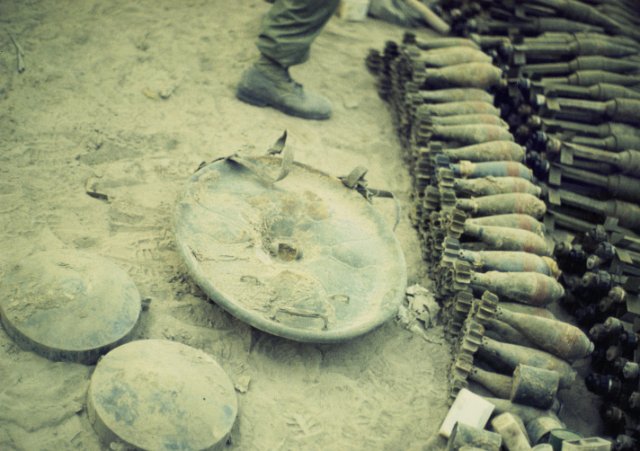 x Weapons Cache mines